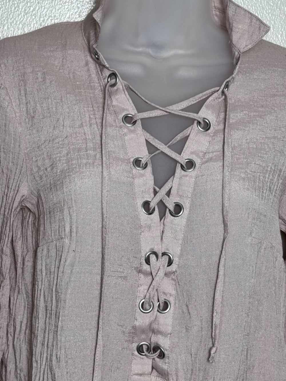H&M Lace Up Grommet Front Blouse Long Sleeve Crinkled Boho Festival Top - Picture 4 of 8